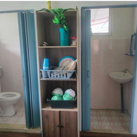 Mak Homestay Upstairs With 5 Bedrooms Kampong Kundassan المظهر الخارجي الصورة