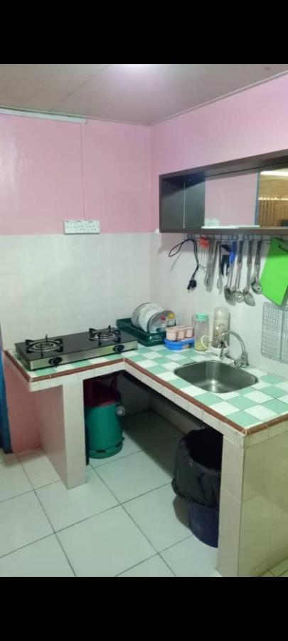 Mak Homestay Upstairs With 5 Bedrooms Kampong Kundassan المظهر الخارجي الصورة