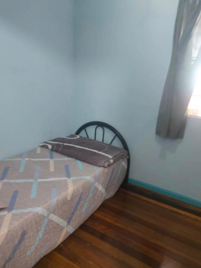 Mak Homestay Upstairs With 5 Bedrooms Kampong Kundassan المظهر الخارجي الصورة